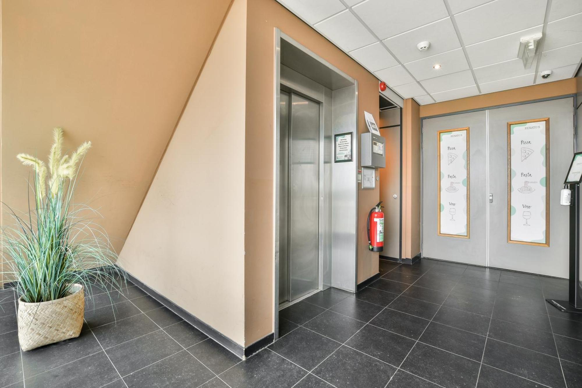 Appartement Met Frontaal Zeezicht In 布罗门代尔 外观 照片